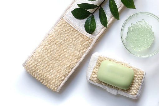 Ingredients Like Jojoba Oil and Oatmeal Are Sensitive Skin-Friendly