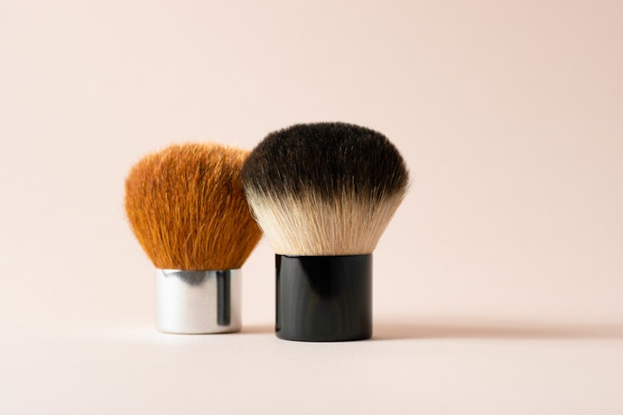 For Powder Foundations: Choose a Kabuki or Fluffy Round Brush for Light, Buildable Coverage