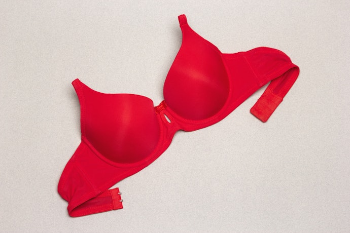 Choose Bras With Underwire and Wide Bands if You Have a Larger Bust