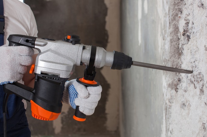 Select 3/8″ Chuck Cordless Models for Control and Clean Results
