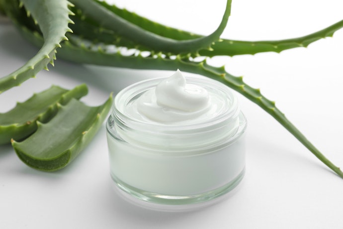 Cream: Thicker and More Suitable for Dry Areas or Nighttime Skin Repair