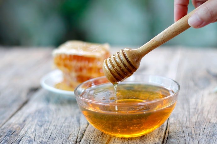 Honey for Protecting and Moisturizing the Lips
