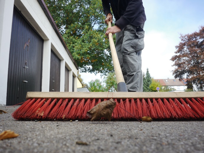 Heavy-Duty Push Brooms Are Best for Commercial and Outdoor Use