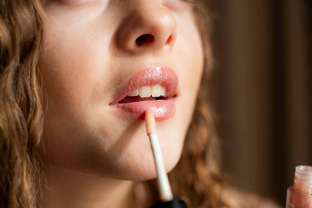 For Everyday Wear: Choose a Lightweight, Non-Sticky Lip Serum That Absorbs Quickly