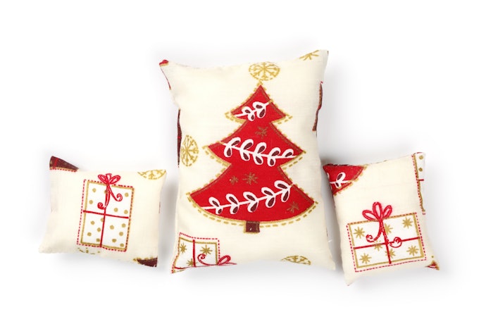 Holiday-Themed Fabrics or Linen Provide a Minimalist Look