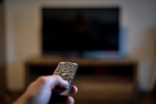 A Remote Control Lets You Control the Soundbar From a Distance