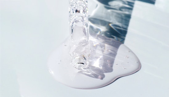 Oil-Based Serums Lock in Moisture and Balance Sebum