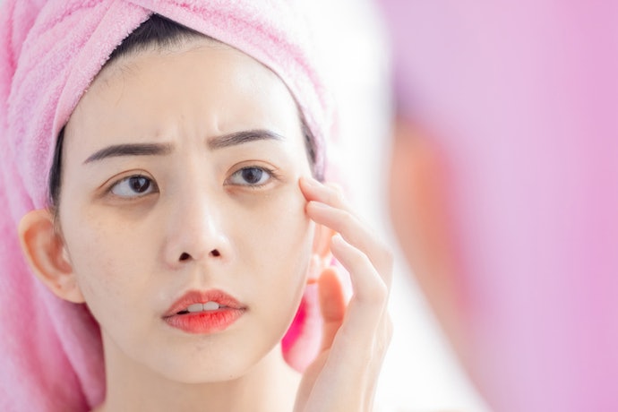 For Dark Circles and Puffiness: Look for Brightening and De-Puffing Actives Like Caffeine or Vitamin C