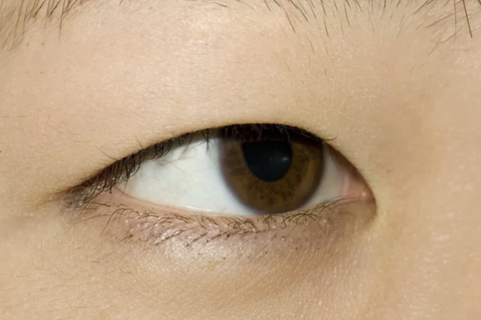 Slim or Straight Tapes Are Ideal for Monolids or Hooded Eyes