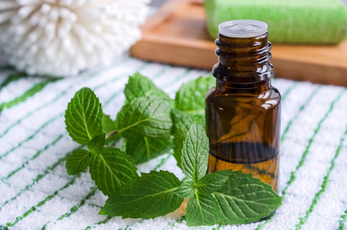 Best for Athlete’s Foot or Skin Irritation: Soothe and Protect with Salicylic Acid, Menthol, and Tea Tree Oil