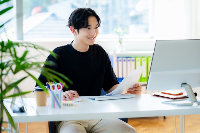 For Standard Desks and Productivity: Go With 27″–32″