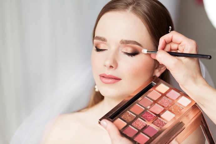 For Hooded Eyes: Use Small, Tapered Brushes for Precision