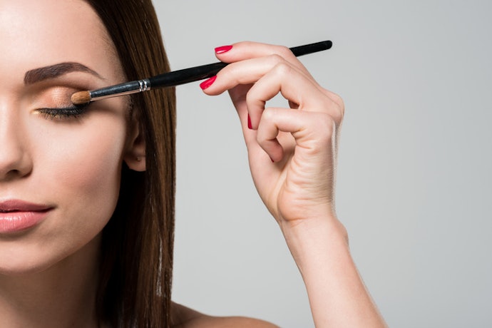 For Small or Deep-Set Eyes: Go for Slim, Rounded Brushes for Better Control