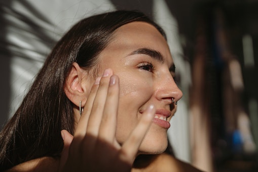 Include Barrier-Repairing Ingredients Such as Ceramides and Niacinamide