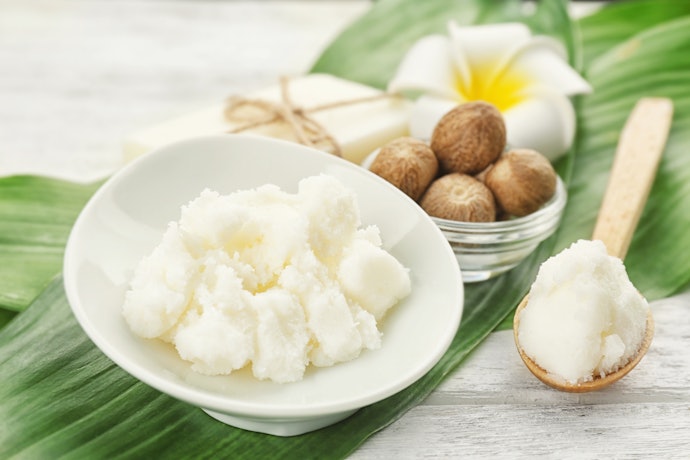 Prioritize Moisturizing Ingredients Like Shea Butter or Jojoba Oil to Combat Dryness