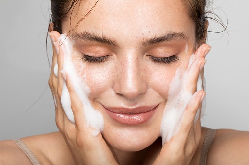 Vitamin C, Vitamin E, and Kojic Acid Protect the Skin From Sun Damage and Free Radicals