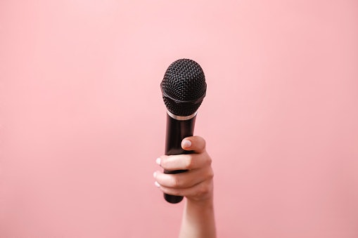 Handheld Wireless Mics: Best for Karaoke and Live Events