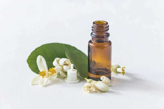 Look for Steam-Distilled and Additive-Free Oils for Best Quality