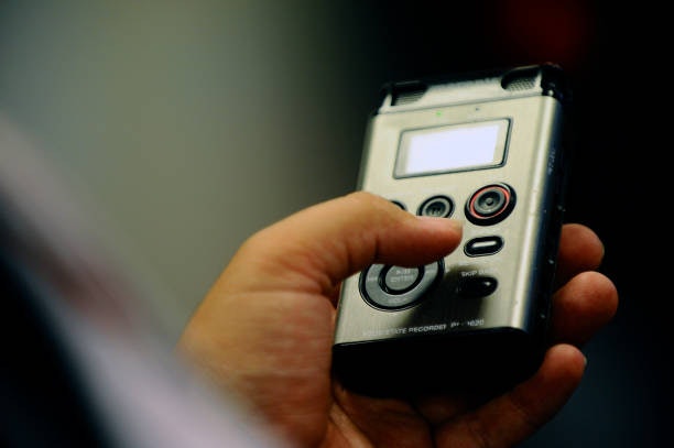 Opt for Dual or Stereo Microphones for Interviews or Group Discussions