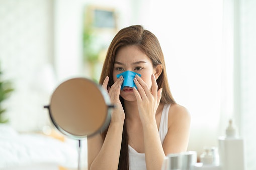 Oily Skin: Opt for Oil-Free and Mattifying Foundations