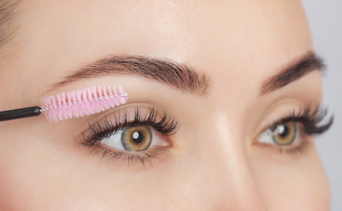 For Combed and Clump-Free Eyelashes, Get Spoolie Applicators
