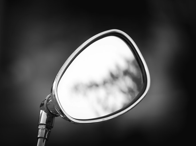For Long-Term Durability: Pick Mirrors with High-Quality Glass