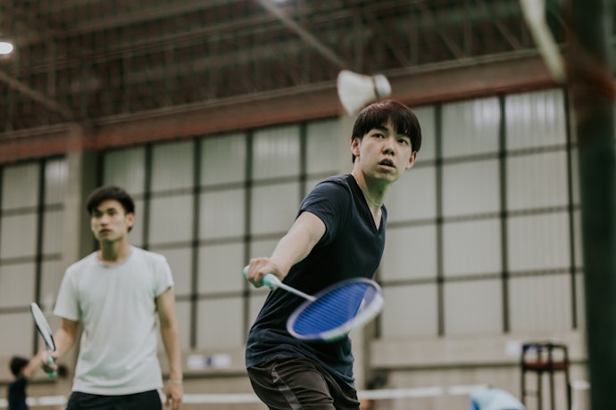 Choose Lighter 4U Rackets for Speed and Heavier Ones for Power