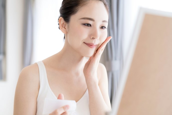 Prevent Dryness With Moisturizing Ingredients like Hyaluronic Acid