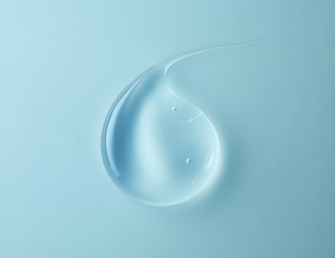 Water-based or Gel Formulas: Lightweight and Quick-Absorbing