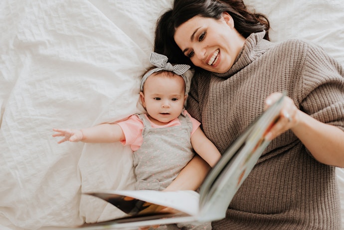 From Birth to 3 Months: A High Contrast Book With Graphics to Stimulate Newborn’s Senses