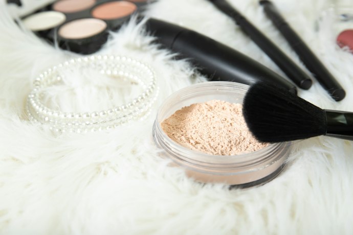 Loose Powder for Oil Control and Extended Wear