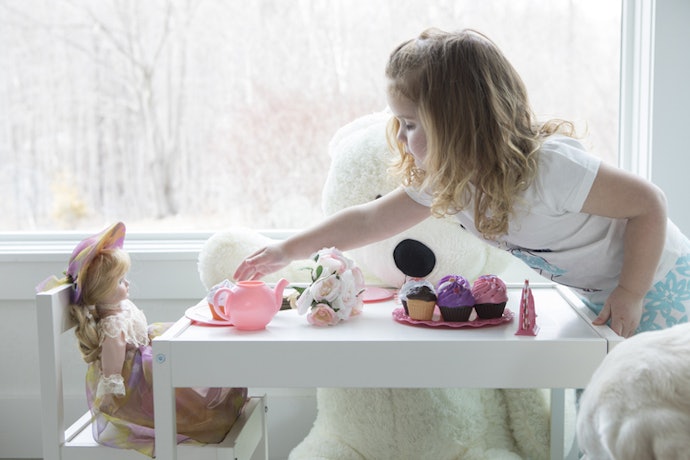 For Small Kids (3–5 Years): Go for Dolls With Accessories and Movable Limbs