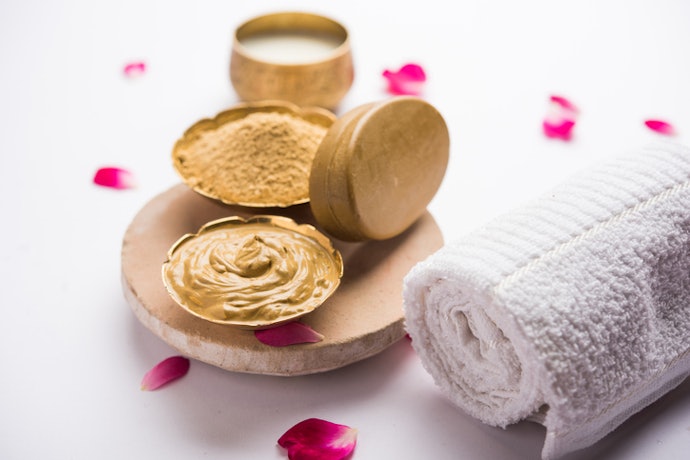 Fuller's Earth Clay to Brighten and Balance Uneven Skin