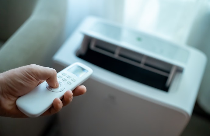 A Remote Control Allows Easy Adjustment of Unit Settings