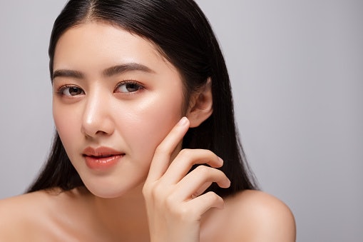 Color Makeup With Sheer, Buildable Pigments for Soft Definition