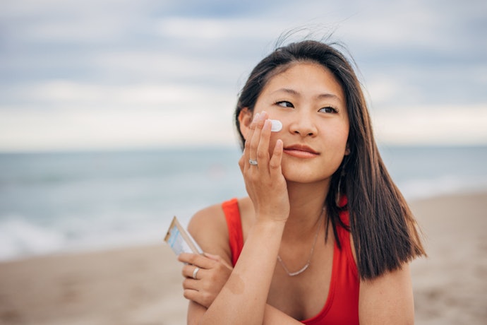 Sunscreen: Protects Without Adding Shine or Clogging Pores