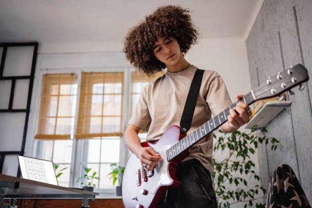 USB or Audio Interface: Ideal for Home Recording or Online Jamming