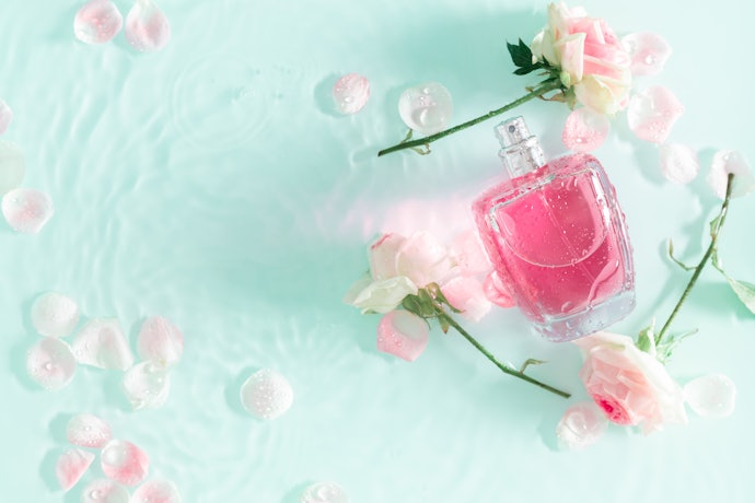 Floral or Fruity Scents for a Soft and Feminine Elegance