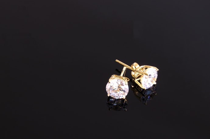Titanium or Solid Gold Offer Premium Durability and Are Suitable for Daily Use
