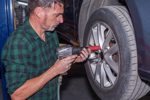 For Basic or DIY Car Maintenance: Look for Moderate Torque (150–300 ft-lbs)