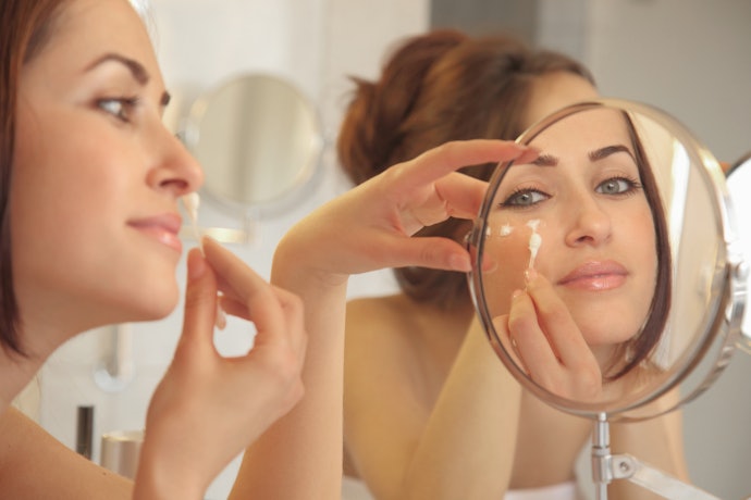 Wall-Mounted Mirrors to Save Space