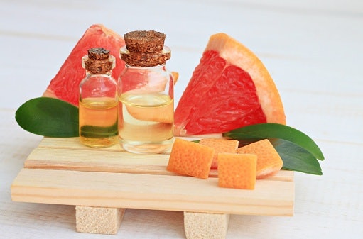 Jojoba Oil, Grapefruit Oil, and Tea Tree Oil Are Lightweight and Beneficial for Oily Skin