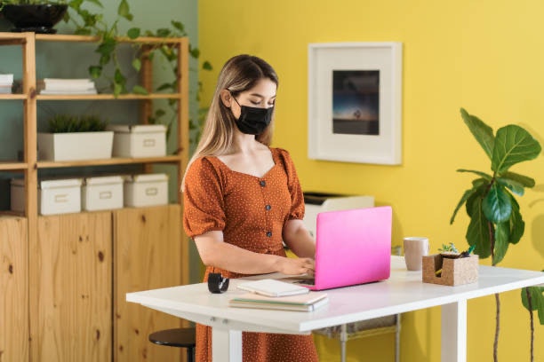 Go for Manual Standing Desks if You Want One That’s Straightforward and Easy to Use