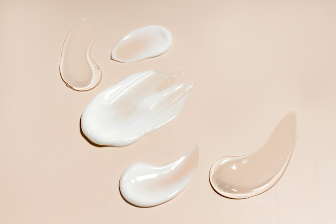 For Oily Skin: Choose Lightweight, Oil-Free Formulas for All-Day Comfort
