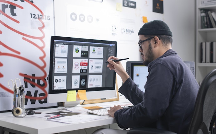 For Creative and Visual Tasks: Go for 27–32” QHD or 4K Monitors With High Color Accuracy