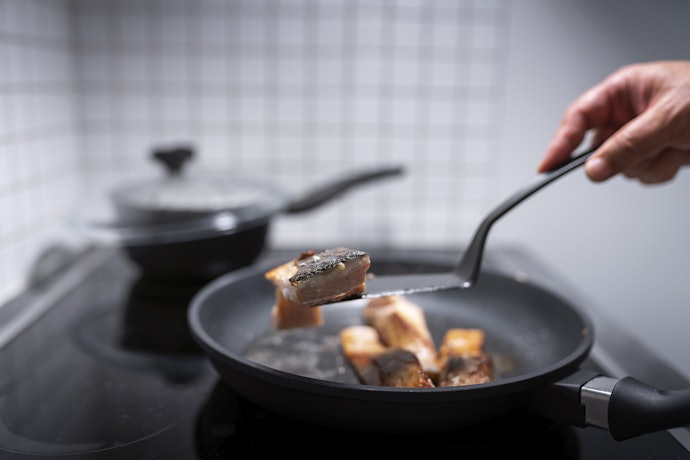 Stone Coating Is Ideal for Health-Conscious Individuals and Medium-Heat Cooking
