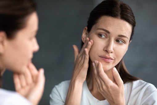 Dry Skin: Go for Hydrating, Dewy-Finish Formulas