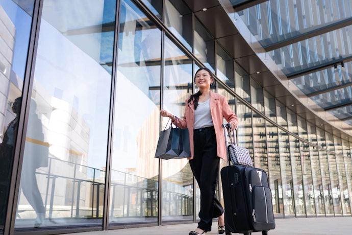 Choose Between Hard-Shell and Soft-Shell Based on Your Travel Style