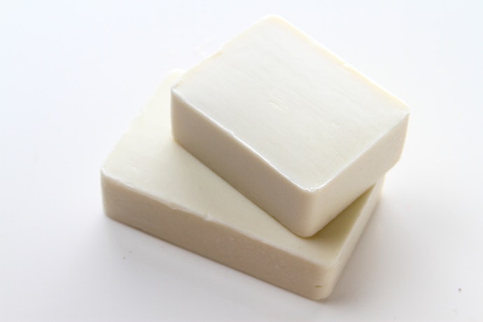 White or Light-Colored Soaps Highlight Details and Define Shadows