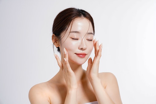 Hydrating Toners With Hyaluronic Acid or Glycerin to Lock-In Moisture